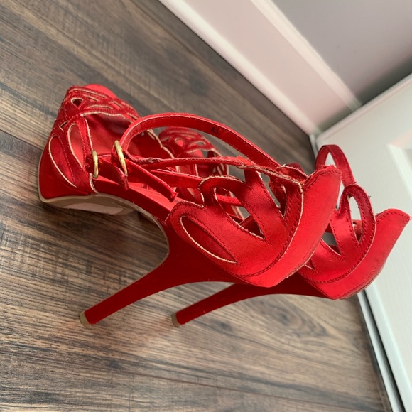 Red Heels - Picture 4 of 4